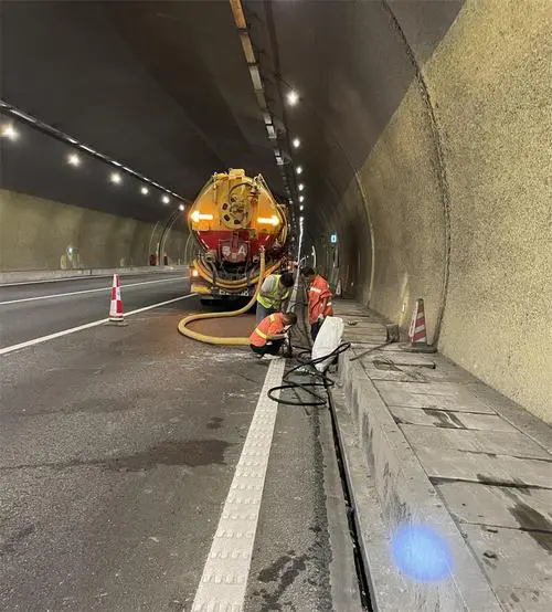 文儒镇隧道排水渠清淤